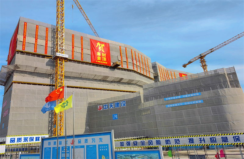 2024年10月30日，天九娱乐三建上海新华泰医院项目主体封顶。